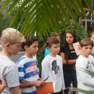 Eine Gruppe von Schülern im Grünen Klassenzimmer