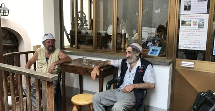 Die Einwohner Rimellas im Café. Foto: Scharnow