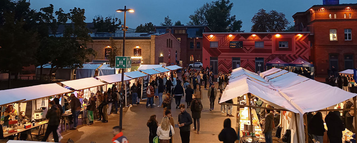 Markt der Möglichkeiten am Waschhaus in der Schiffbauergasse - 