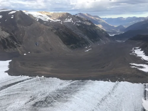 A rock avalanche onto a glacier near Hyder, Alaska (Photo: Georg Veh)