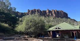Haus vor einem Berg