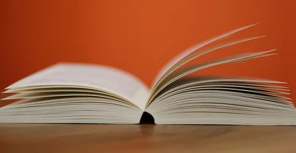 aufgeschlagenes Buch