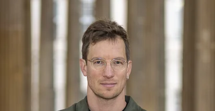 Portraitfoto von Dr. Michael Karrer