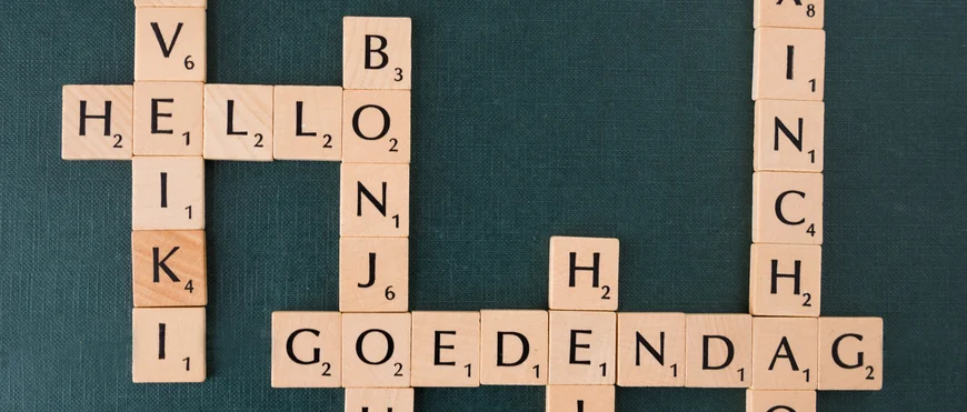 Scrabble-Wörter "Willkommen" in verschiedenen Sprachen