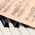 Klavier spielen