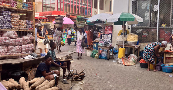 Market in Cape Coast: The large market in Cape Coast with a wide range of products on offer