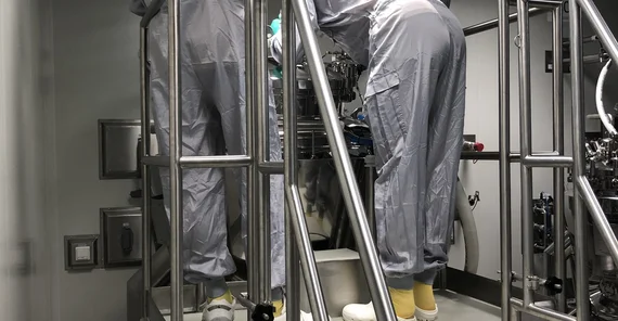Zwei Wissenschaftler im Labor