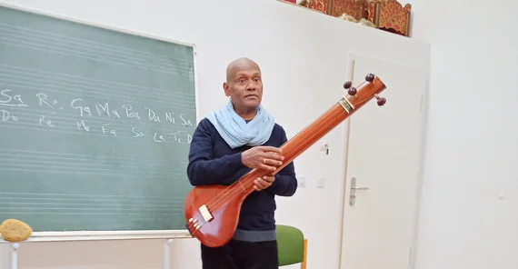 Einführung in die Karnatische Musik durch Manickam Yogeswaran
