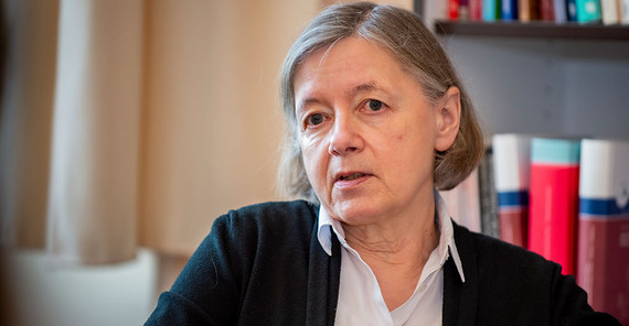 Portrait of Prof. Dr. Barbara Krahé. The picture is from Tobias Hopfgarten.