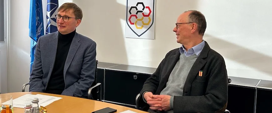 BAKS-President Brose und Prof. Neitzel sitzen am Tisch