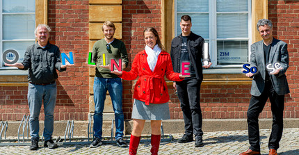 Von links nach rechts: Rolf Adams, Teamleiter Infrastruktur Netz, Sebastian Beer, stellv. Teamleiter Support & Servicedesign, Daniela Klein, Assistenz der Leitung, Dirk Bussler, Teamleiter Infrastruktur Server & Storage, Dr. Tilo Köhn, Leiter ZIM. | Foto: Tobias Hopfgarten