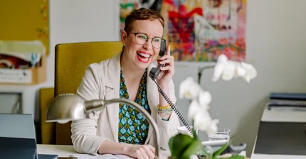 Frau telefonierend