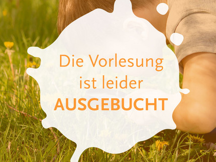 Auf dem Bild steht der Hinweis "Die Vorlesung ist leider ausgebucht". Im Hintergrund: Junge betrachtet Blume durch ein Vergrößerungsglas.