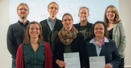 Urkundenübergabe E-Learning UP Award 2017 (v.l.n.r.: Dr. Sebastian Stober, Florian Scholz, Prof. Dr. Ulrike Lucke, Ulrike Ising, Marlen Schumann, Prof. Dr. Ricarda Winkelmann, Olga Holland). Foto: Franziska Heller.