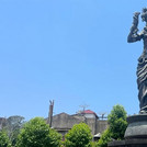 Statue von Dewi Melanting, Götttin des Handels und Reichtums, vor dem Badung-Markt.