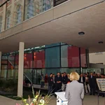 Bücher in der Schwebe: Eröffnung des auf Stelzen stehenden Bibliotheksneubaus am Neuen Palais 