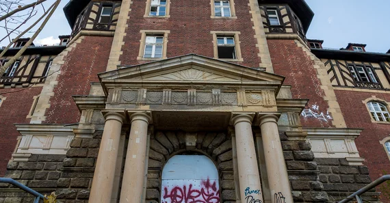 Foto vom Turm des historischen Gebäudes.