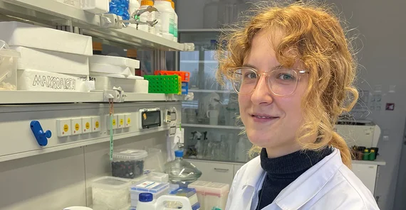 Valeriya Denisova in the laboratory at the Leibniz Institute for Vegetable and Ornamental Crops in Großbeeren