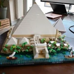 Pyramide im Café 11-line