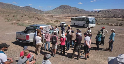 Travel group takes a break. Photo: Christian Meeßen.