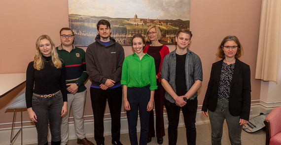 Jessica Hoffmann, Lukas Appenroth, Tim Steuk, Lea Fürst, Prof. Katharina Philipowski, Aaron Szegnotat und Prof. Christine Kleinjung (v.l.n.r.)