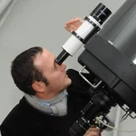 Fokussiert: Astrophysiker Prof. Dr. Philipp Richter in der Übungssternwarte in Golm