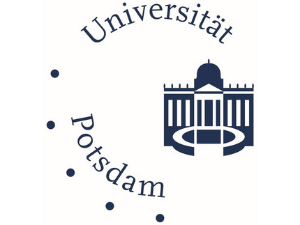 Das dunkel-blaue Zeichen von der Uni Potsdam. In schwerer Sprache heißt das Logo.