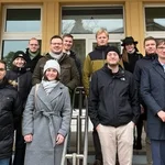 Die Hochschulgruppe der KAS vor der Deutschen Botschaft in Vilnius.