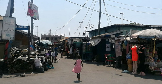 Street view in the fishing village of Odododiodioo (Jamestown)