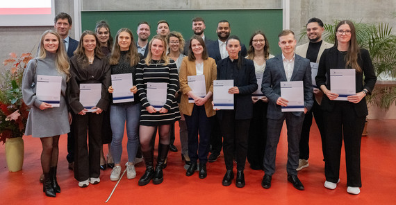Gruppenbild Masterabsolventen