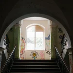 Blick in ein altes Gebäude vor der Sanierung