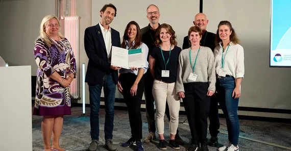 Dr. Andreas Heißel (2.v.l.) und sein Team bei der Verleihung des MSD Gesundheitspreises 2023