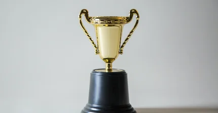Das Bild zeigt einen Pokal.