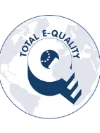 Total E-Quality Logo, großes Q mit Weltkarte im Hintergrund