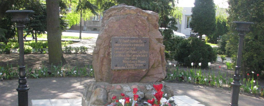 Gedenkstein für die ermordeten Zwangsarbeiter im Zentrum von Rzepin