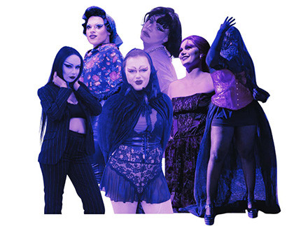 Mehrere Männer in Drag Kostümen