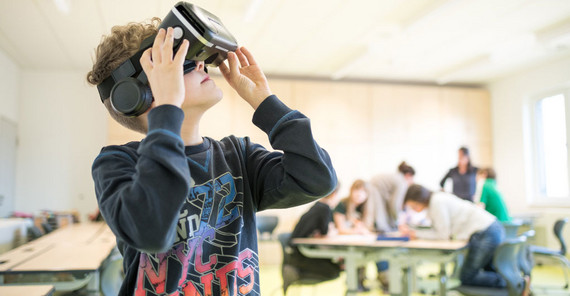 Schüler mit VR-Brille | Foto: Chris Dohrmann