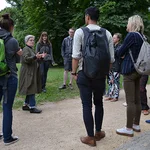 The tour guide welcomes ISOLDE at Sanssouci Palace