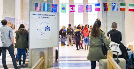 International students at the Campus Griebnitzsee. | Photo: Thomas Roese.