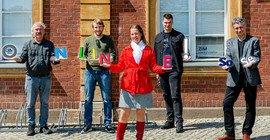 Von links nach rechts: Rolf Adams, Teamleiter Infrastruktur Netz, Sebastian Beer, stellv. Teamleiter Support & Servicedesign, Daniela Klein, Assistenz der Leitung, Dirk Bussler, Teamleiter Infrastruktur Server & Storage, Dr. Tilo Köhn, Leiter ZIM | Foto: Tobias Hopfgarten