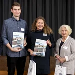 Vergabefeier Deutschlandstipendium 2019/20: Fördergesellschaft des Lions Club Potsdam-Sanssouci und Stipendiat sowie Vizepräsident Prof. Dr. Schweigert