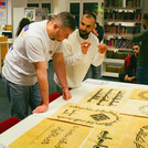 Am Kalligraphie-Tisch