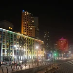 Promenade bei Nacht