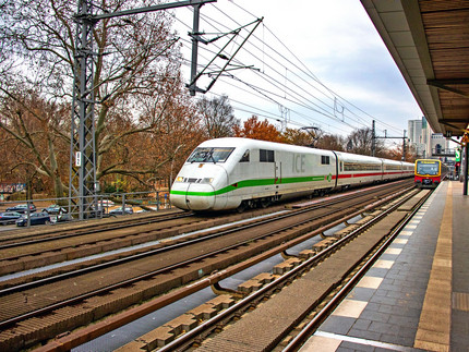 Zug im Bahnhof