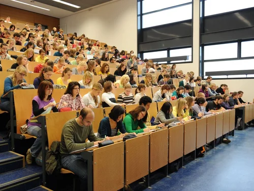 Studierende im Hörsaal