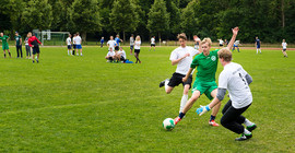 Fußballspielen beim Hochschulsport an der Uni Potsdam | Foto: Thomas Roese