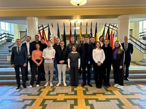 Die Reisegruppe im Baltic Defence College.