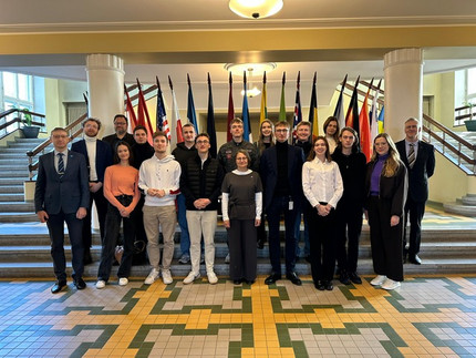 Die Reisegruppe im Baltic Defence College.