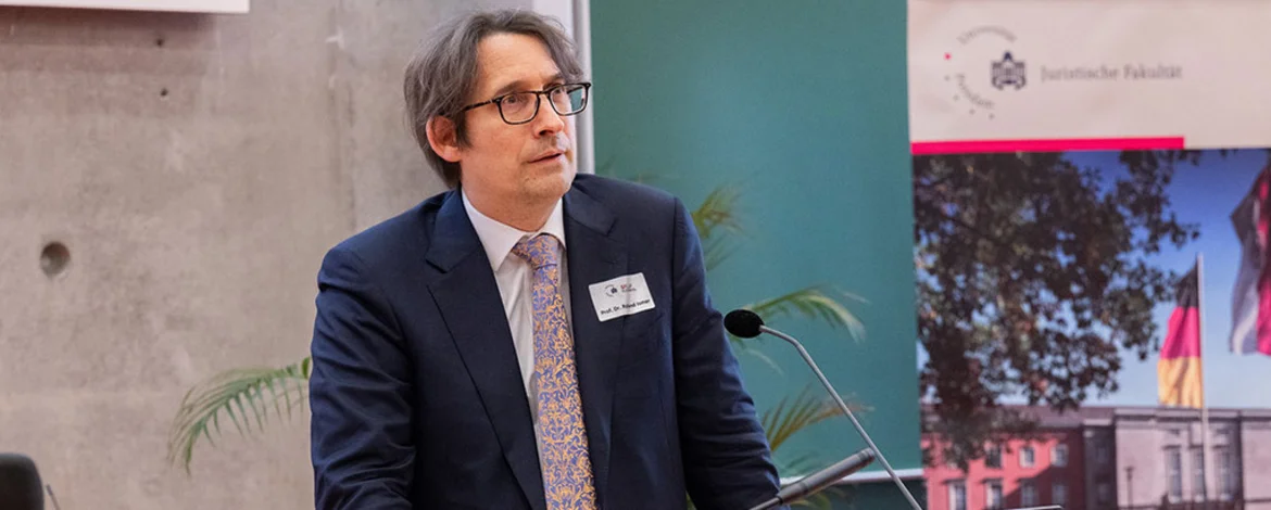 Prof. Dr. Roland Ismer, Direktor des Steuer- und Finanzrechtlichen Instituts der Universität Potsdam. - 