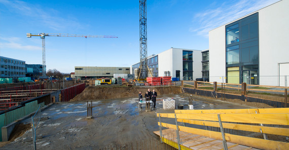 Grundsteinlegung für das heutige Haus 26, Sitz des Zentrums für Innovationskompetenz, 2011 | Foto: Karla Fritze